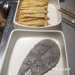 网曝海底捞虾滑中吃出蛆