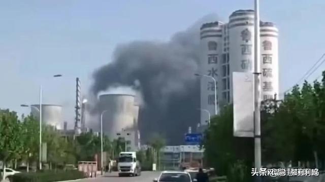 内蒙古一平房爆炸倒塌4人受伤被送医